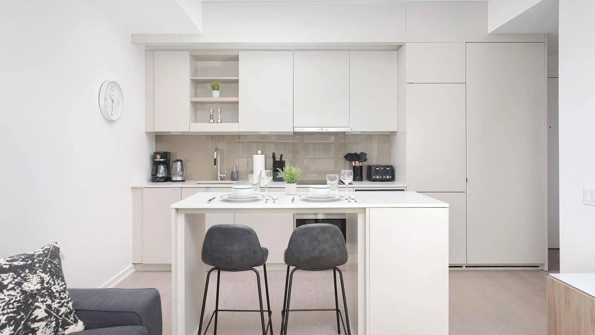 1Br Space - Downtown Toronto Canada