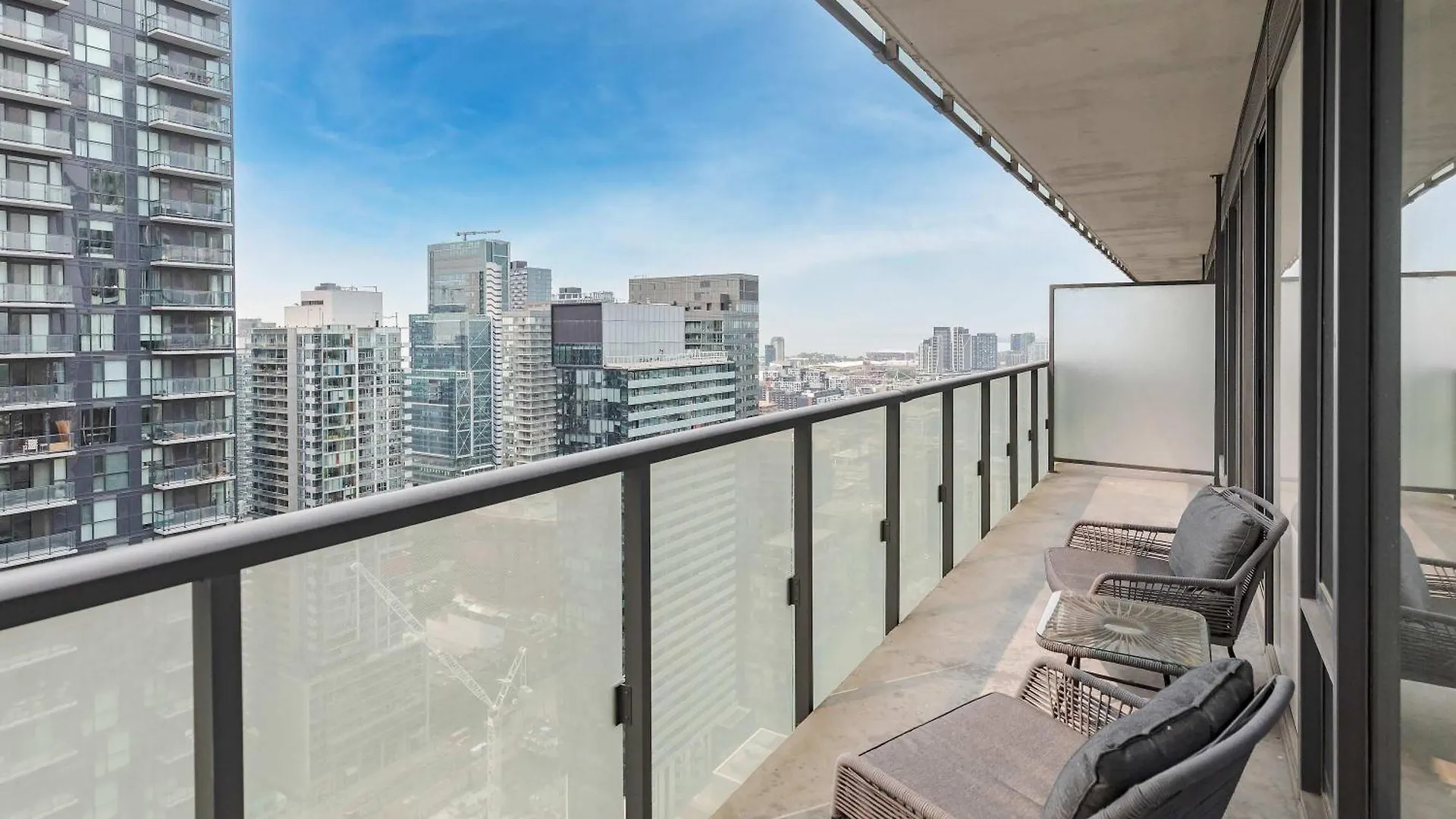 1Br Space - Downtown Toronto Apartment